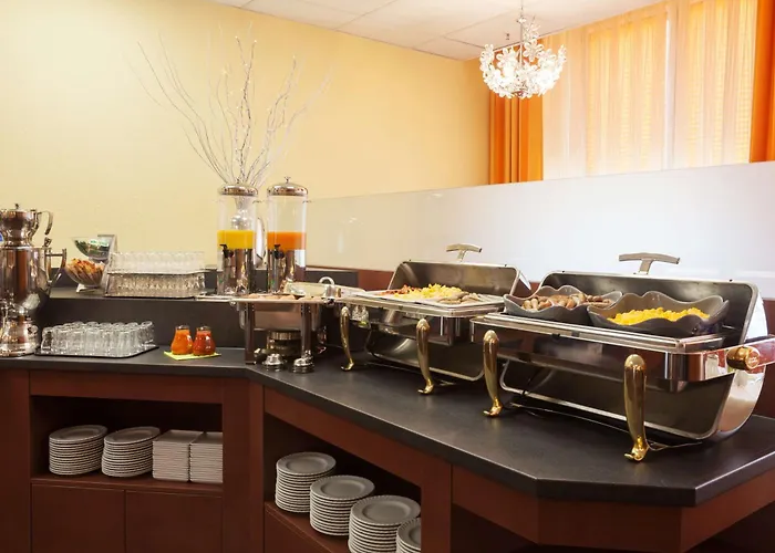 Готель Western